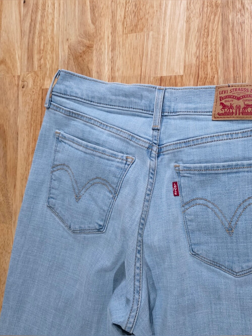 Levi's Light Wash 501 Jeans - Light Blue